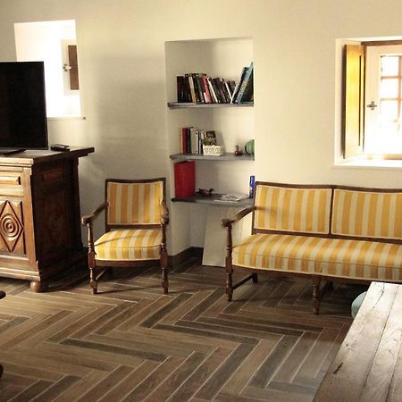 Hostel Du Lapin Blanc Сен-Бріє Екстер'єр фото