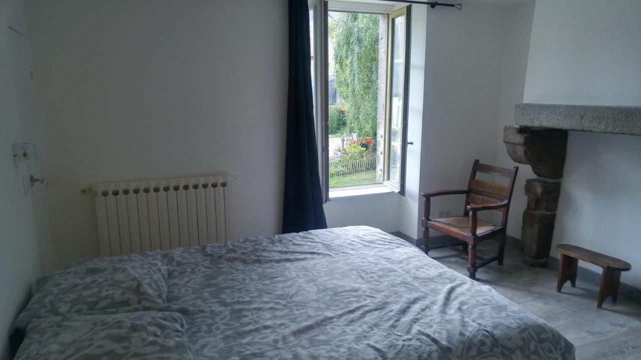 Hostel Du Lapin Blanc Сен-Бріє Екстер'єр фото